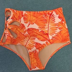 BNWT Kortni Jeane palm bottom!